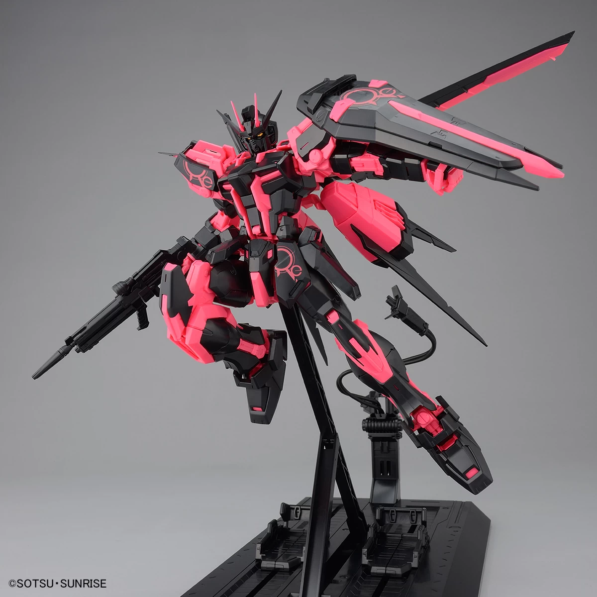 MG 1/100 AILE STRIKE GUNDAM Ver.RM (Recirculation Color / Neon Pink) (GAT-X105+AQM/E-X01) 7 MG 1/100 AILE STRIKE GUNDAM Ver.RM (Recirculation Color / Neon Pink) (GAT-X105+AQM/E-X01) – Image 5