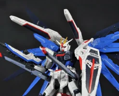 RG 1/144 FREEDOM GUNDAM 14 RG 1/144 FREEDOM GUNDAM -Figurines Du Modèle rg freedom 7